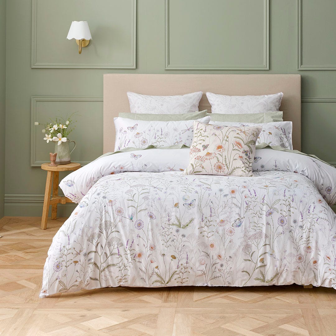 https://s3-ap-southeast-2.amazonaws.com/fusionfactory.commerceconnect.bbnt.production/pim_media/000/194/322/M_F_S25-26_Bedlinen_BOP_Kylah_QQC_Kylah_Cushion_SI.jpg?1745988693