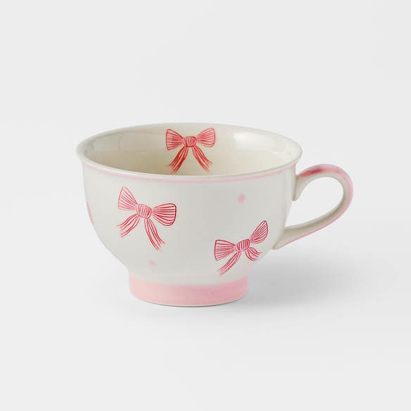 https://s3-ap-southeast-2.amazonaws.com/fusionfactory.commerceconnect.bbnt.production/pim_media/000/198/068/M_F_S25-26_Bows-Pedestal-Tea-Cup_Pink_26519801_SI.jpg?1753158850