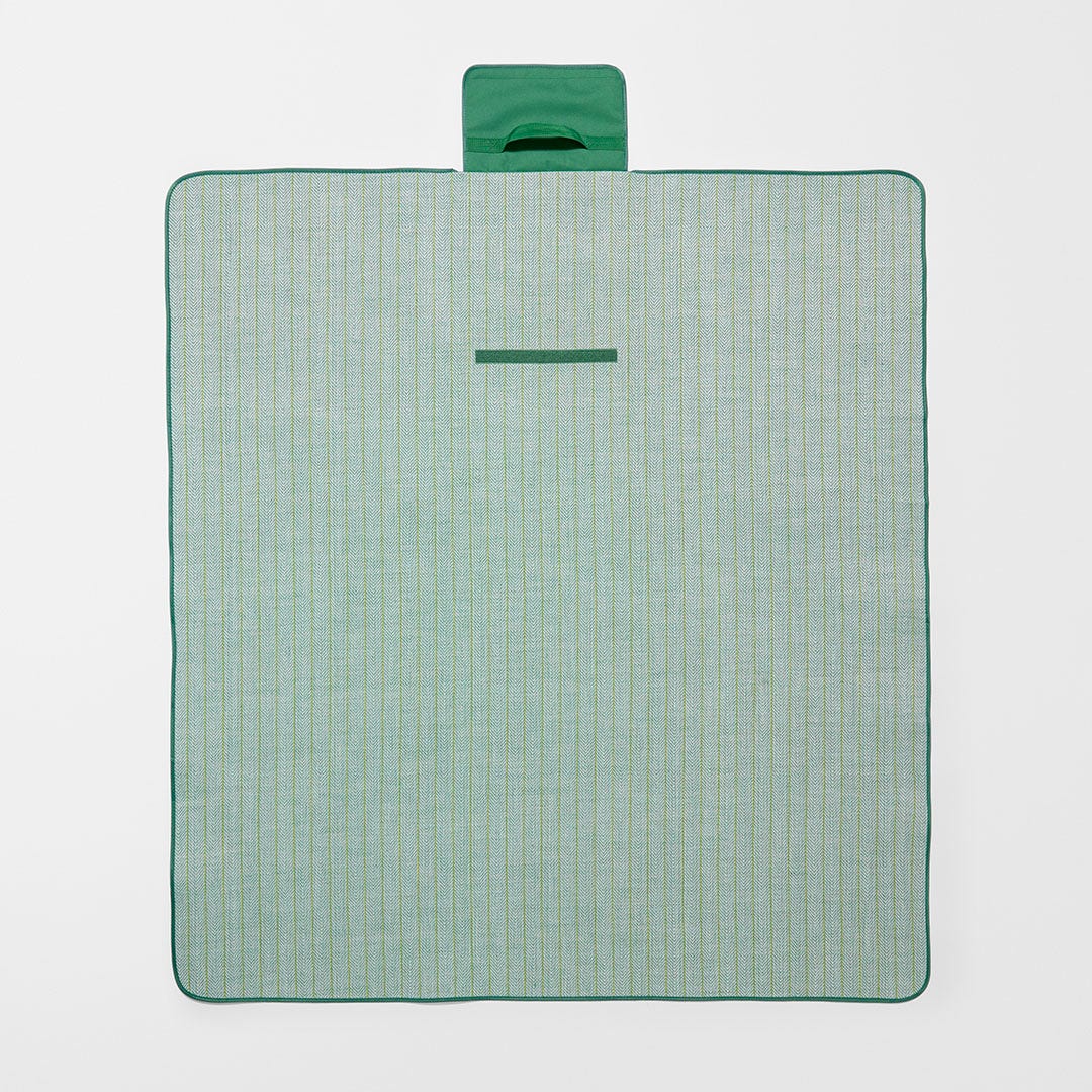 https://s3-ap-southeast-2.amazonaws.com/fusionfactory.commerceconnect.bbnt.production/pim_media/000/201/359/M_F_S25-26_Buckley-Picnic-Rug-with-Flap_Green_26482901_V3_SI.jpg?1758176820