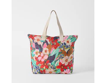 https://s3-ap-southeast-2.amazonaws.com/fusionfactory.commerceconnect.bbnt.production/pim_media/000/197/367/M_F_S25-26_Juna-Tote-Bag_Multi_26525301_19696_SI.jpg?1752216779