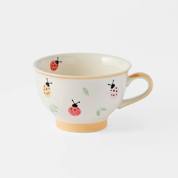 https://s3-ap-southeast-2.amazonaws.com/fusionfactory.commerceconnect.bbnt.production/pim_media/000/198/140/M_F_S25-26_Ladybug-Pedestal-Tea-Cup_Yellow_26519901_SI.jpg?1753165805
