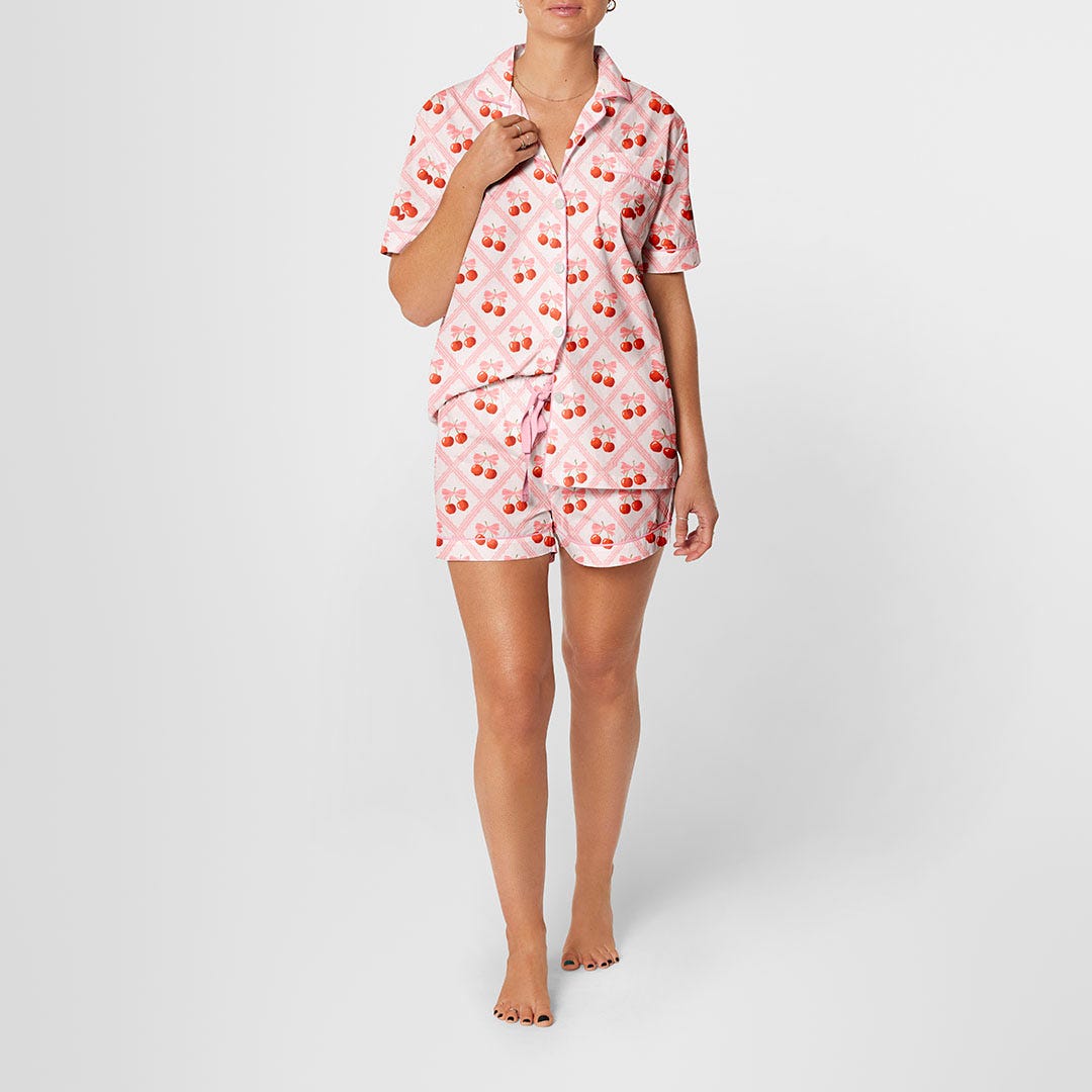 https://s3-ap-southeast-2.amazonaws.com/fusionfactory.commerceconnect.bbnt.production/pim_media/000/198/750/M_F_S25_Cotton_Pyjamas_Adult_Short-PJ-Set_Front_CHERRY-BOW_SI.jpg?1754290814