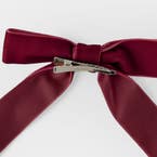 https://s3-ap-southeast-2.amazonaws.com/fusionfactory.commerceconnect.bbnt.production/pim_media/000/180/843/M_F_ST_Velvet-Bow-Clips_ECOM_S6_Burgundy_23256303_V-02_SI.jpg?1734307052