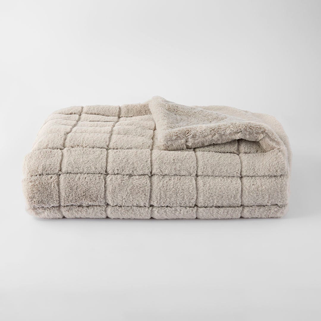 https://s3-ap-southeast-2.amazonaws.com/fusionfactory.commerceconnect.bbnt.production/pim_media/000/189/373/M_F_Sable-Fur-Throw_Dove-Grey_26131202_SI.jpg?1739425126