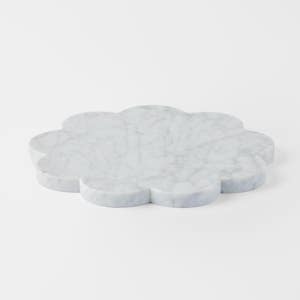 https://s3-ap-southeast-2.amazonaws.com/fusionfactory.commerceconnect.bbnt.production/pim_media/000/185/170/M_F_Scalloped-Marble-Tray_White_26150902_SI.jpg?1734669632