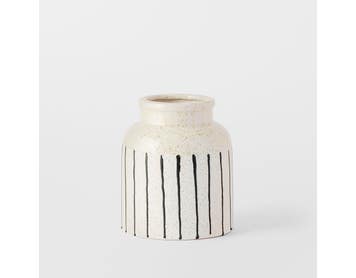 https://s3-ap-southeast-2.amazonaws.com/fusionfactory.commerceconnect.bbnt.production/pim_media/000/179/526/M_F_Strand-Ceramic-Vase-Sml_White-Grey_26113401_SI.jpg?1733454955