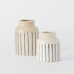 https://s3-ap-southeast-2.amazonaws.com/fusionfactory.commerceconnect.bbnt.production/pim_media/000/179/524/M_F_Strand-Ceramic-Vase_26113R_SI.jpg?1733454867