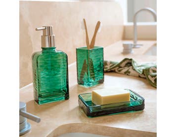https://s3-ap-southeast-2.amazonaws.com/fusionfactory.commerceconnect.bbnt.production/pim_media/000/172/249/M_F_Summer_S24-25_LS_Bathroom_Accessories_Staci_Range_SI.jpg?1728532160
