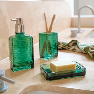 https://s3-ap-southeast-2.amazonaws.com/fusionfactory.commerceconnect.bbnt.production/pim_media/000/172/249/M_F_Summer_S24-25_LS_Bathroom_Accessories_Staci_Range_SI.jpg?1728532160