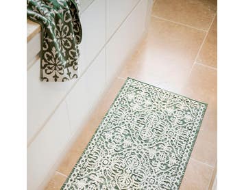 https://s3-ap-southeast-2.amazonaws.com/fusionfactory.commerceconnect.bbnt.production/pim_media/000/172/255/M_F_Summer_S24-25_LS_Bathroom_Alva_Range_Bathmat_1_SI.jpg?1728532314