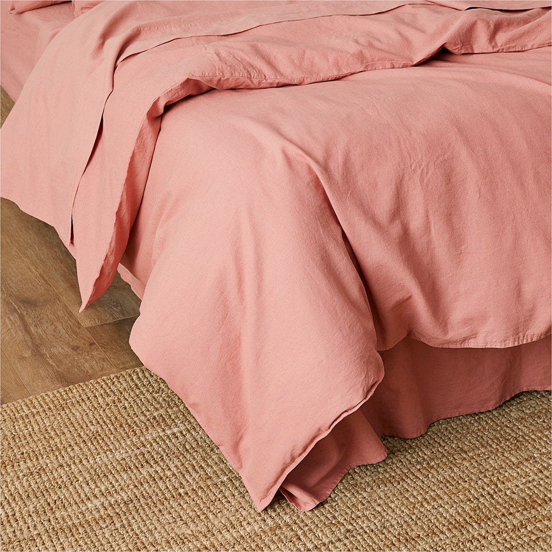 https://s3-ap-southeast-2.amazonaws.com/fusionfactory.commerceconnect.bbnt.production/pim_media/000/157/933/M_F_W24_Bedlinen_BOP_Olsen_Brick_QQC_Marketing_Detail_SI.jpg?1704239430