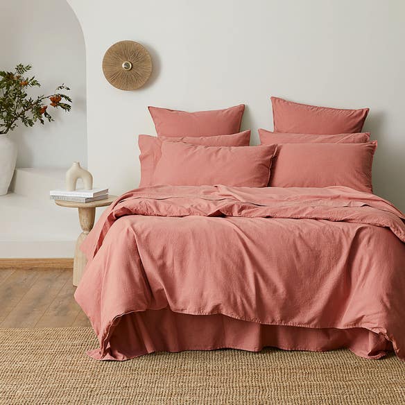 https://s3-ap-southeast-2.amazonaws.com/fusionfactory.commerceconnect.bbnt.production/pim_media/000/157/928/M_F_W24_Bedlinen_BOP_Olsen_Brick_QQC_SI.jpg?1704239286