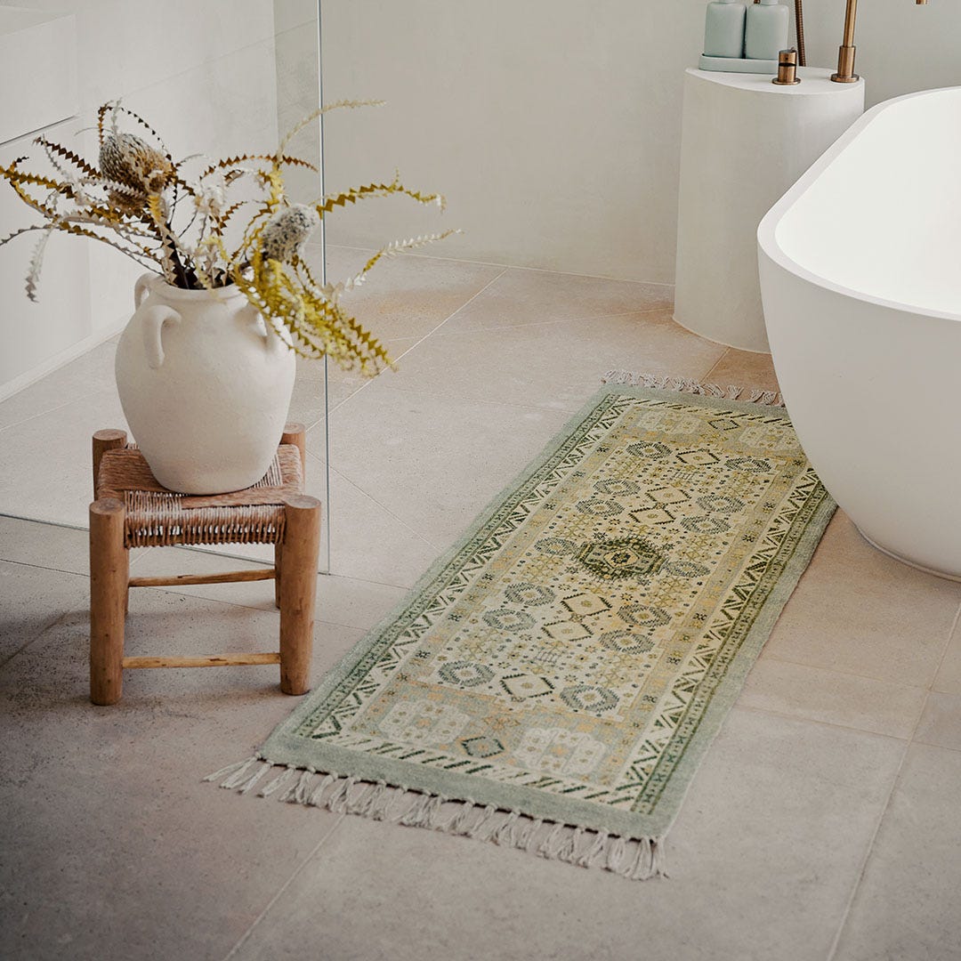 https://s3-ap-southeast-2.amazonaws.com/fusionfactory.commerceconnect.bbnt.production/pim_media/000/160/592/M_F_W24_LS_Bathroom-Bath_Mat_Andes_BR-Blue_SI.jpg?1708402290