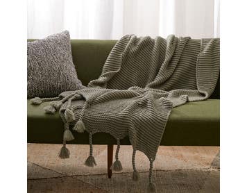 https://s3-ap-southeast-2.amazonaws.com/fusionfactory.commerceconnect.bbnt.production/pim_media/000/162/363/M_F_W24_LS_Throw_Blanket_Chunky_Tassel_Pale_Sage_SI.jpg?1711504990