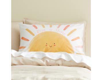 https://s3-ap-southeast-2.amazonaws.com/fusionfactory.commerceconnect.bbnt.production/pim_media/000/161/164/M_F_W24_Novelty_Pillow_Cases_BOP_Rise_and_Shine_SI.jpg?1709160767