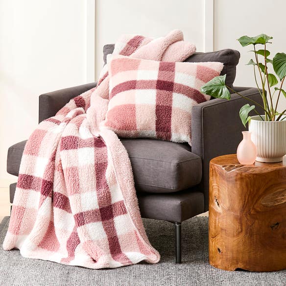 https://s3-ap-southeast-2.amazonaws.com/fusionfactory.commerceconnect.bbnt.production/pim_media/000/191/967/M_F_W25_LS_Decorator_Cushions_Throws_Super_Soft_Plush_Pink_Hero_SI.jpg?1743055472