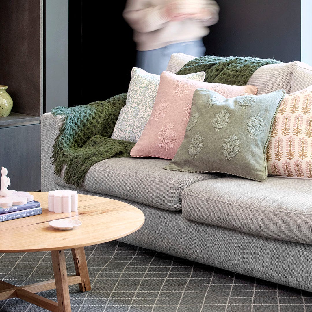 https://s3-ap-southeast-2.amazonaws.com/fusionfactory.commerceconnect.bbnt.production/pim_media/000/191/937/M_F_W25_LS_Location_Decorator_Aarvi_Wood_Block_Reeva_Cuchion_Olive_Ochre_Green_Ash_Rose_Alex_Waffle_Moss_SI.jpg?1743053543