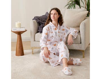 https://s3-ap-southeast-2.amazonaws.com/fusionfactory.commerceconnect.bbnt.production/pim_media/000/190/116/M_F_W25_Studio_LS_Flannelette_Shot_52_Detail_Shot_Mittens_PJs_62_SI.jpg?1740635343