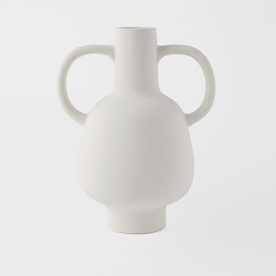https://s3-ap-southeast-2.amazonaws.com/fusionfactory.commerceconnect.bbnt.production/pim_media/000/152/275/M_F_Whitney_Ceramic_Vase_Lrg_White_22940201_SI.jpg?1690858041