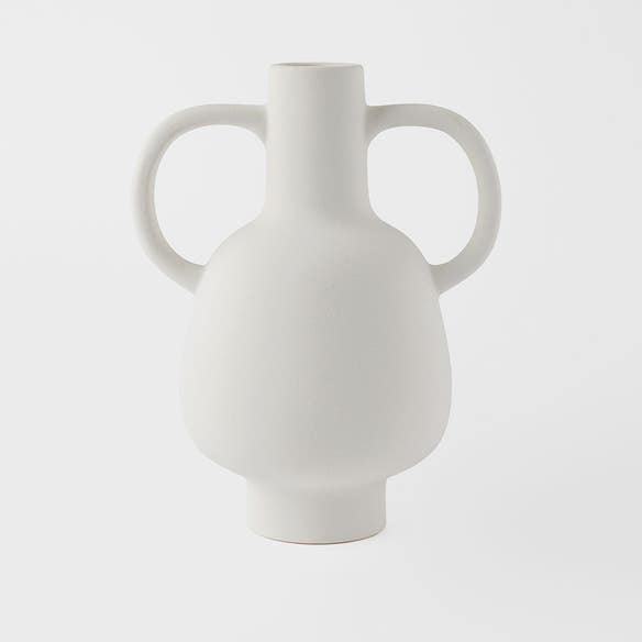 https://s3-ap-southeast-2.amazonaws.com/fusionfactory.commerceconnect.bbnt.production/pim_media/000/152/275/M_F_Whitney_Ceramic_Vase_Lrg_White_22940201_SI.jpg?1690858041