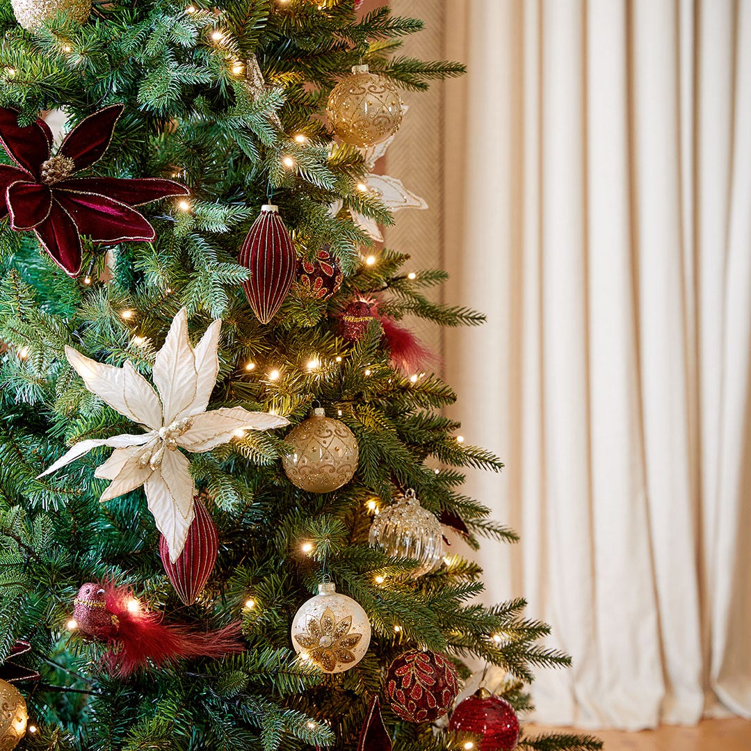 https://s3-ap-southeast-2.amazonaws.com/fusionfactory.commerceconnect.bbnt.production/pim_media/000/169/945/M_F_Xmas_S24_LS_Location_Merry_Tree_Hanging_Decs_Poinsettia_Details_SI.jpg?1726458486