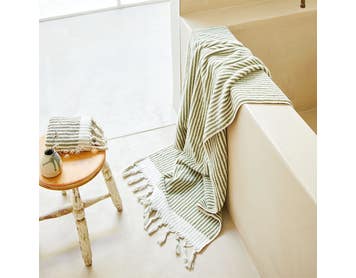 https://s3-ap-southeast-2.amazonaws.com/fusionfactory.commerceconnect.bbnt.production/pim_media/000/158/460/S23-24_LS_Bath_Towel_Ama_1_SI.jpg?1705291674