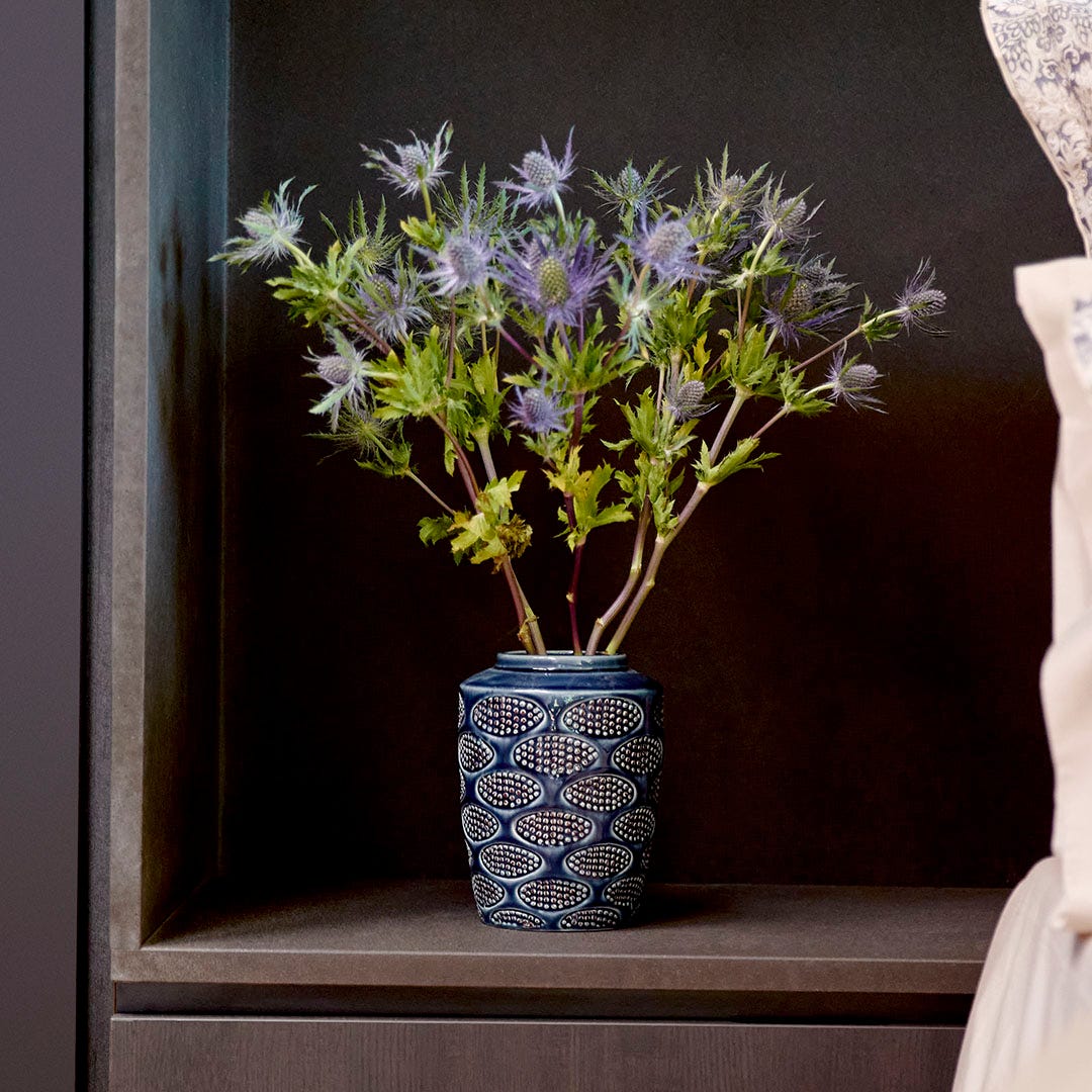 https://s3-ap-southeast-2.amazonaws.com/fusionfactory.commerceconnect.bbnt.production/pim_media/000/192/546/Zinnia_Ceramic_Vase_Blue_SI.jpg?1743553963